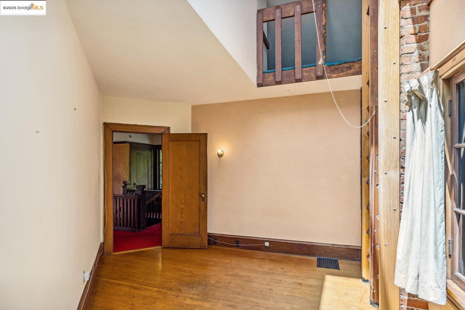 Detail Gallery Image 17 of 51 For 1324 Arch St, Berkeley,  CA 94708 - 5 Beds | 2/2 Baths