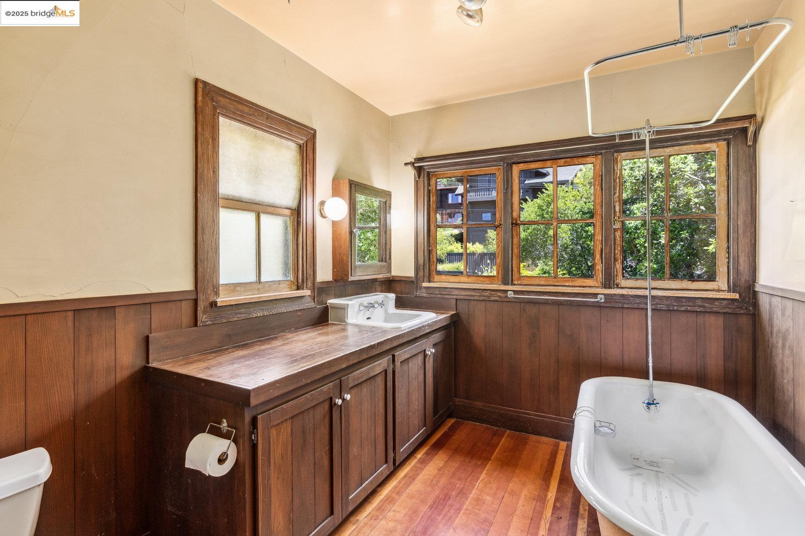 Detail Gallery Image 18 of 51 For 1324 Arch St, Berkeley,  CA 94708 - 5 Beds | 2/2 Baths