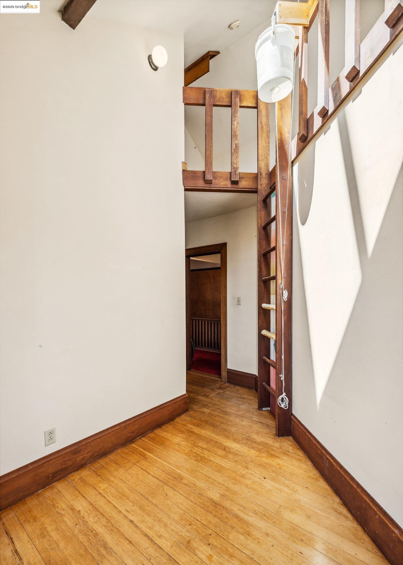Detail Gallery Image 20 of 51 For 1324 Arch St, Berkeley,  CA 94708 - 5 Beds | 2/2 Baths