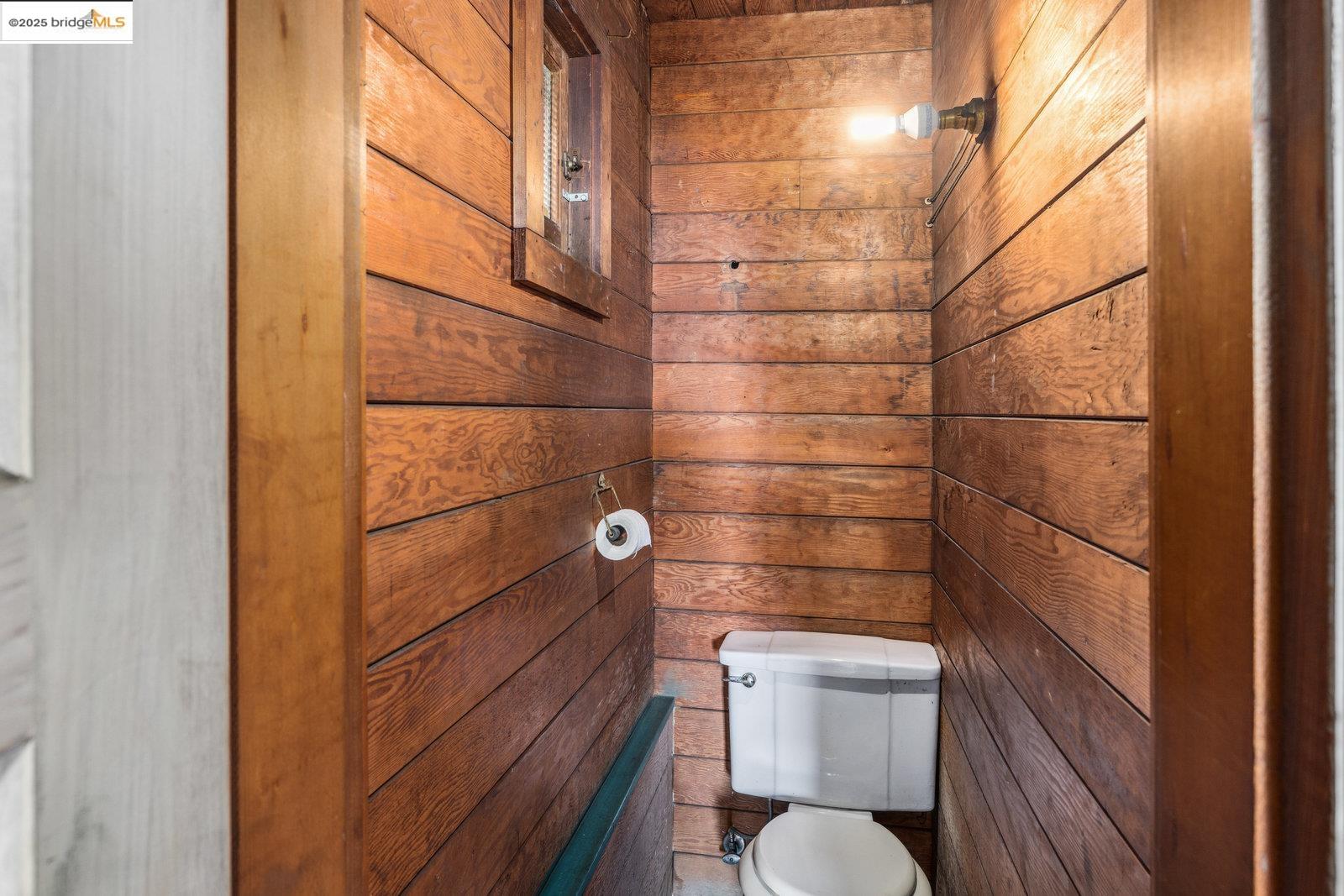 Detail Gallery Image 28 of 51 For 1324 Arch St, Berkeley,  CA 94708 - 5 Beds | 2/2 Baths