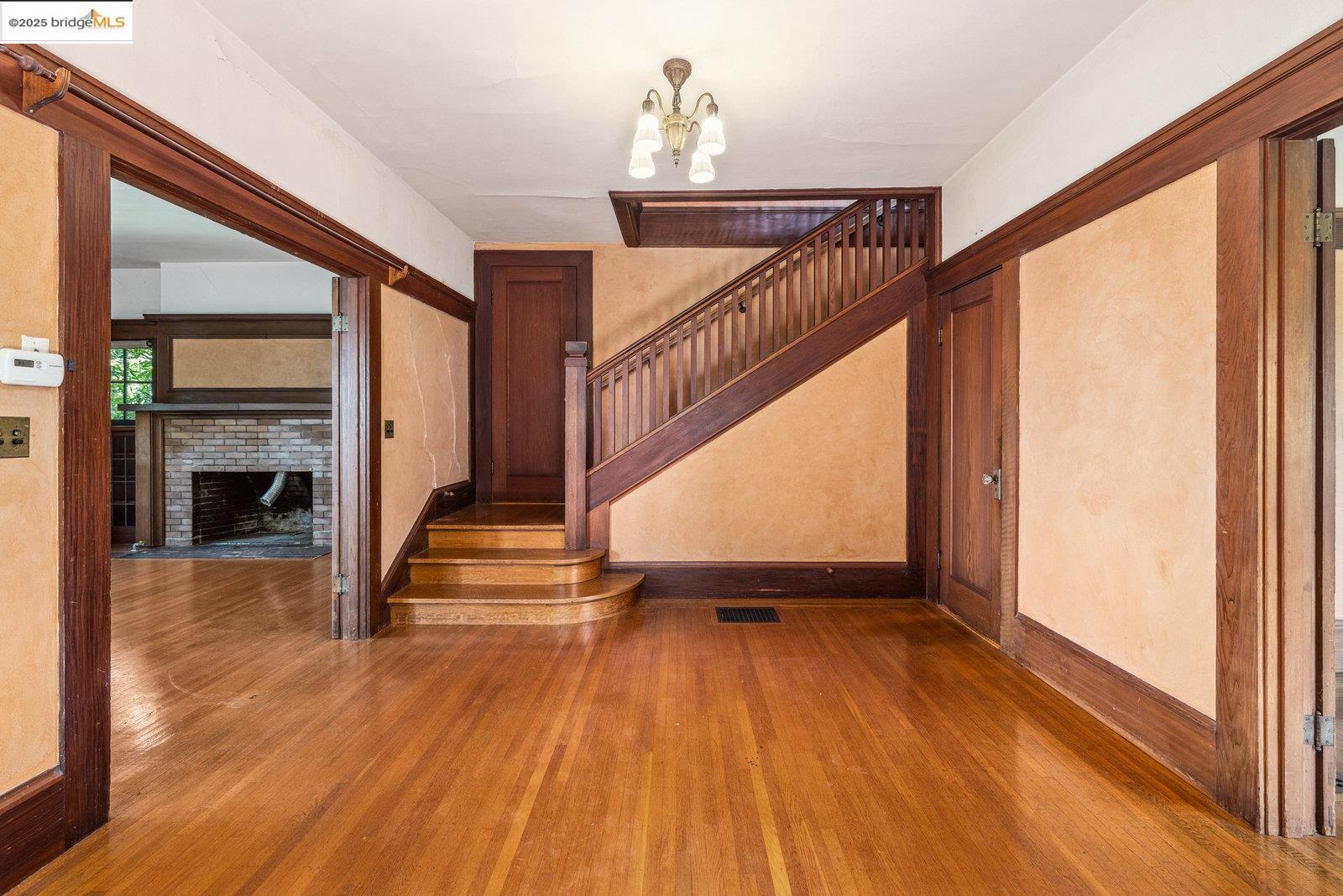Detail Gallery Image 4 of 51 For 1324 Arch St, Berkeley,  CA 94708 - 5 Beds | 2/2 Baths