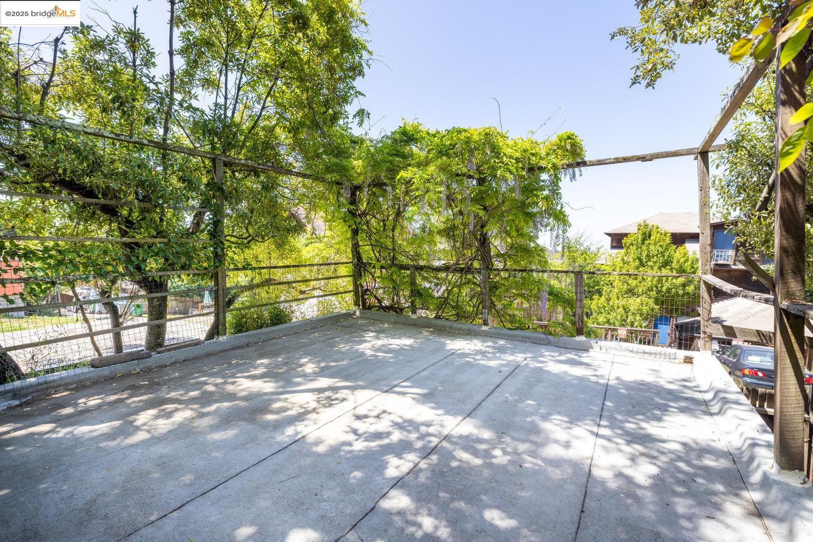 Detail Gallery Image 35 of 51 For 1324 Arch St, Berkeley,  CA 94708 - 5 Beds | 2/2 Baths