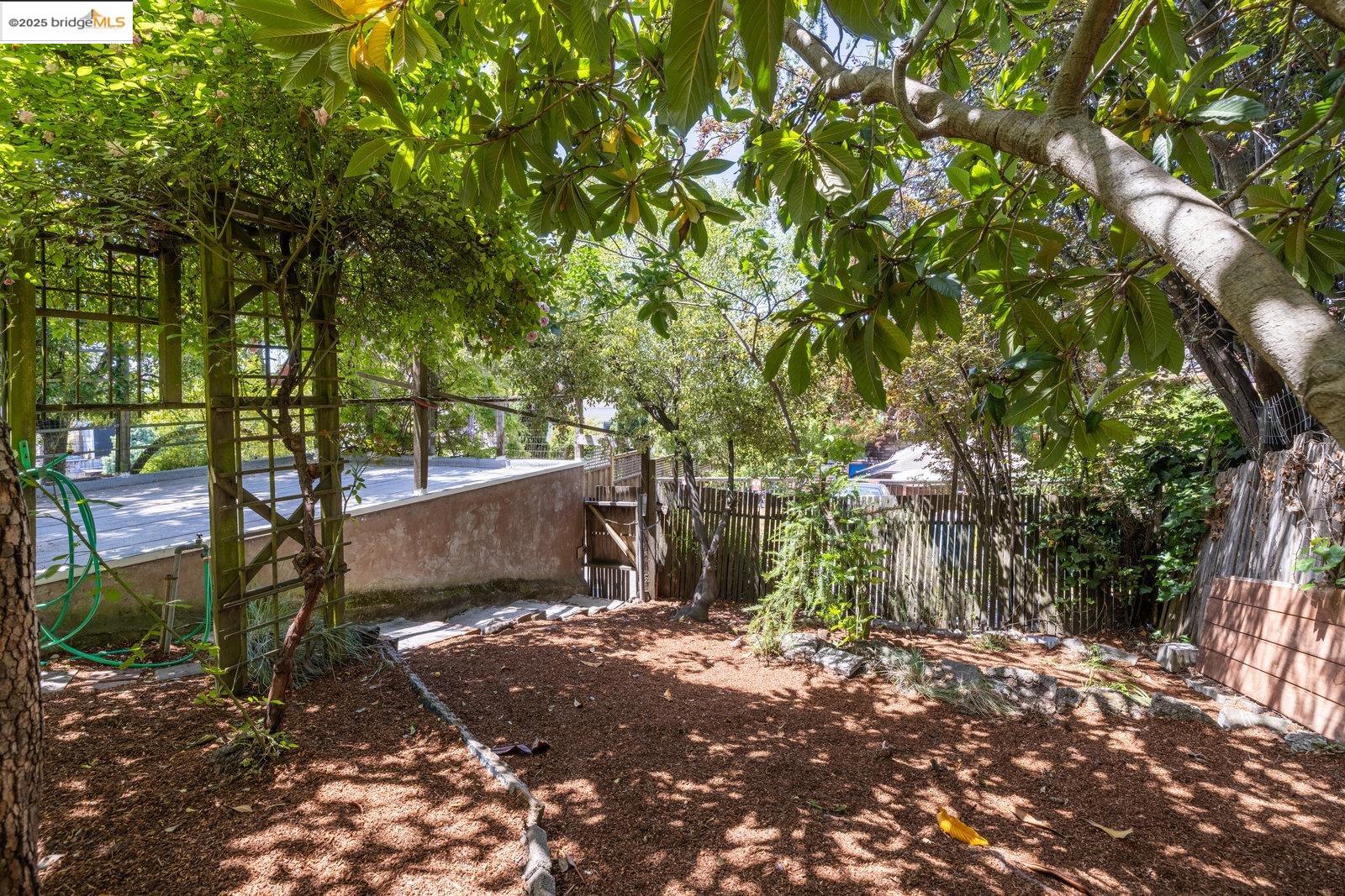 Detail Gallery Image 37 of 51 For 1324 Arch St, Berkeley,  CA 94708 - 5 Beds | 2/2 Baths
