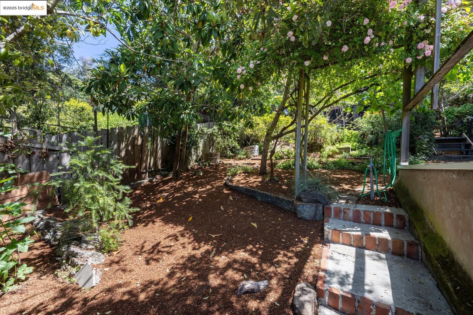 Detail Gallery Image 40 of 51 For 1324 Arch St, Berkeley,  CA 94708 - 5 Beds | 2/2 Baths