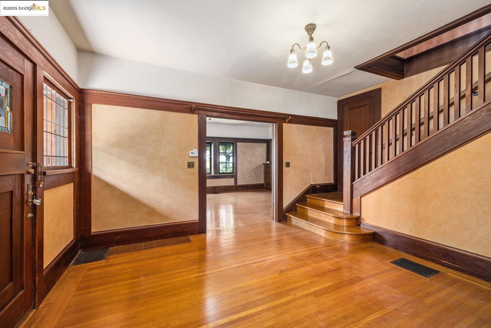 Detail Gallery Image 5 of 51 For 1324 Arch St, Berkeley,  CA 94708 - 5 Beds | 2/2 Baths
