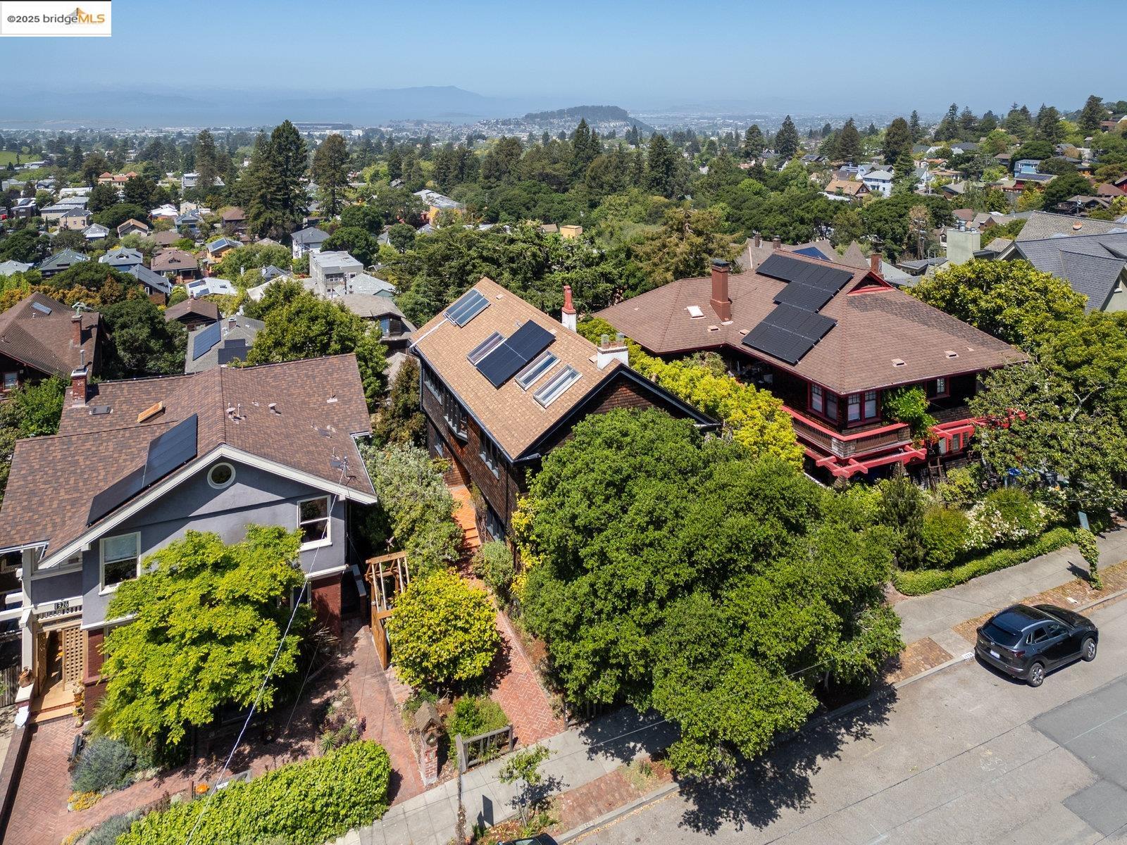 Detail Gallery Image 42 of 51 For 1324 Arch St, Berkeley,  CA 94708 - 5 Beds | 2/2 Baths