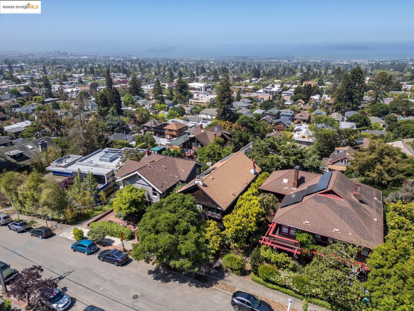 Detail Gallery Image 43 of 51 For 1324 Arch St, Berkeley,  CA 94708 - 5 Beds | 2/2 Baths