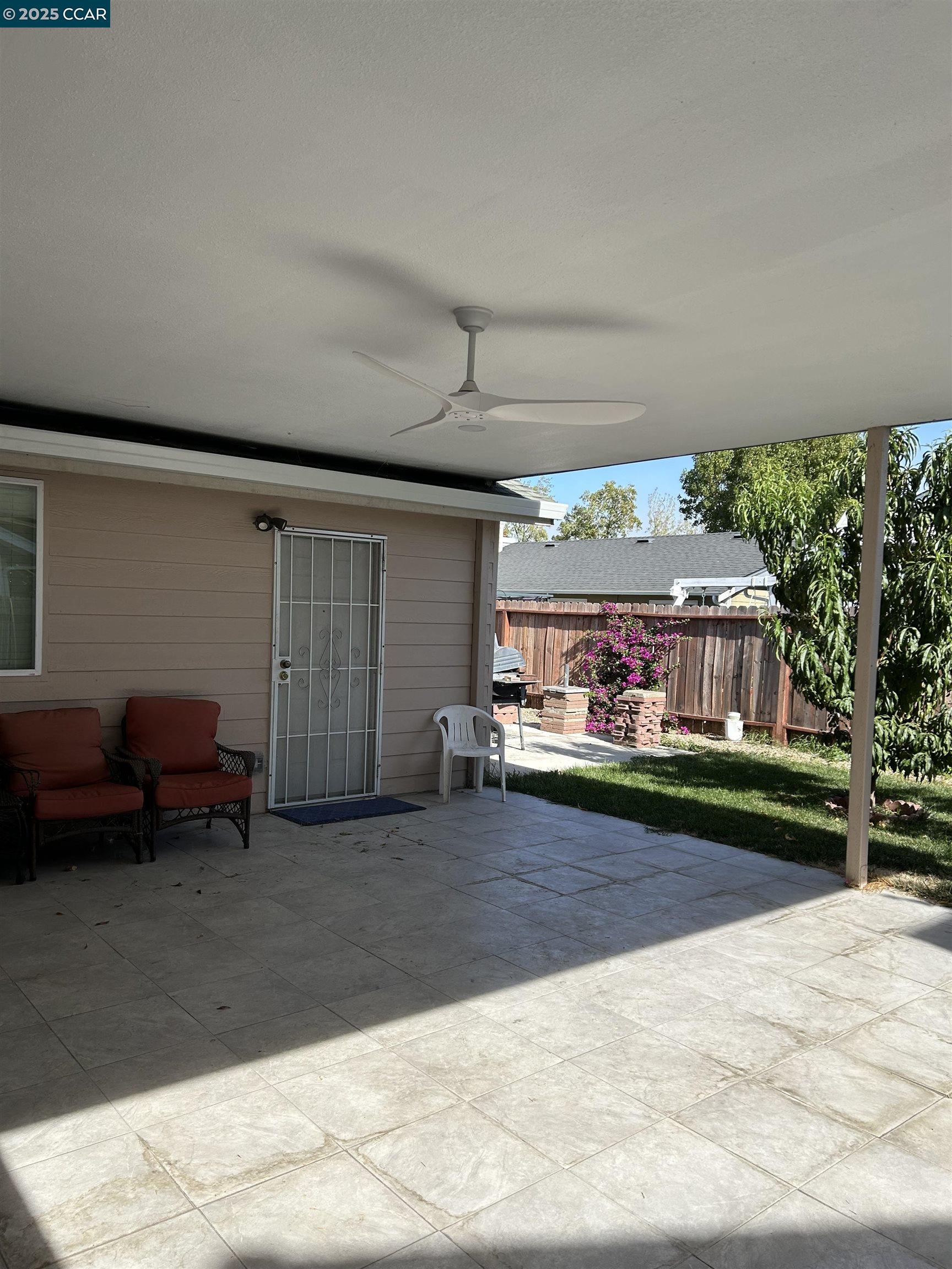 Detail Gallery Image 2 of 19 For 2035 2035 Seward Dr, Pittsburg,  CA 94565 - 3 Beds | 2 Baths