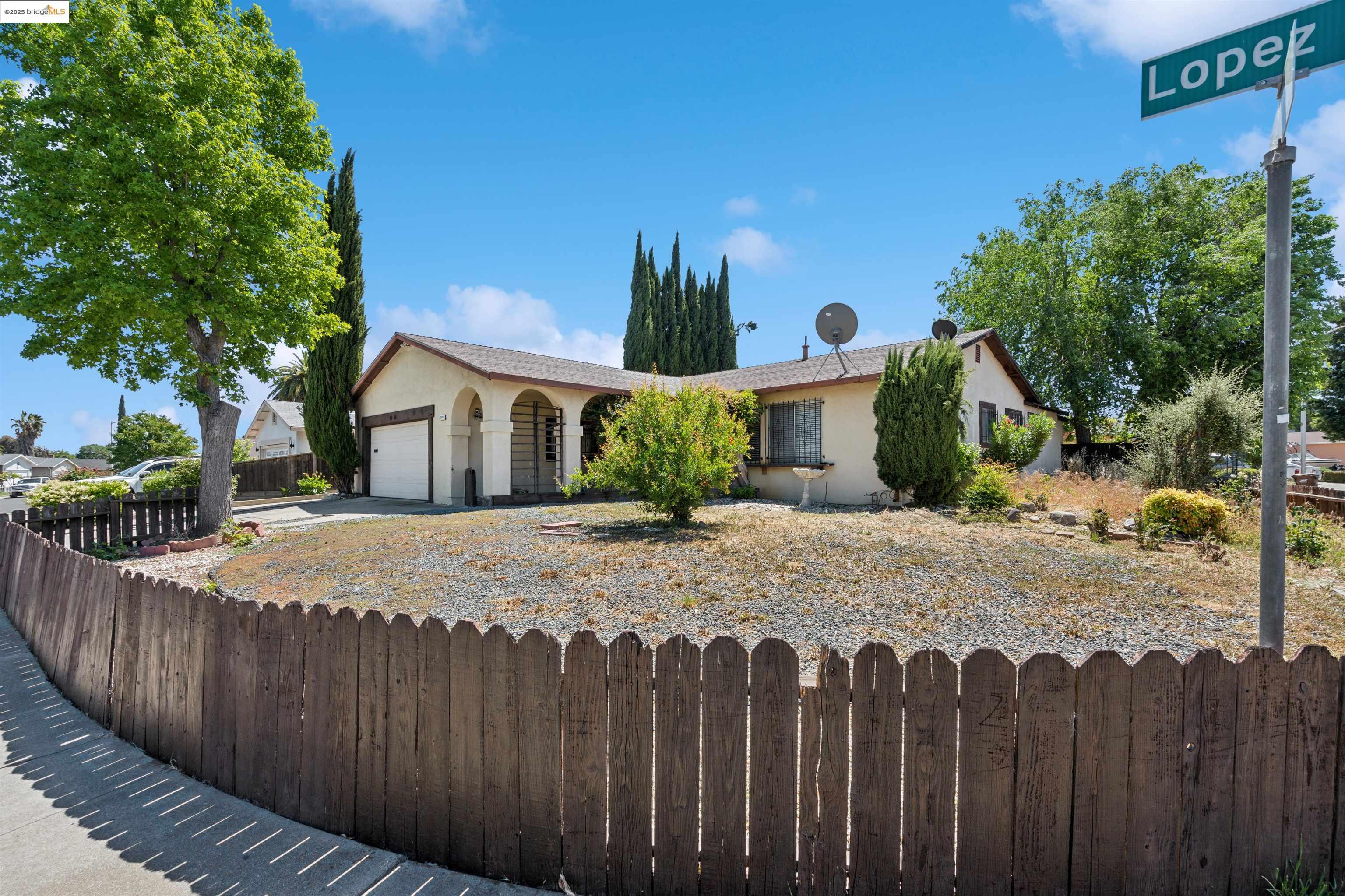 Detail Gallery Image 2 of 30 For 2117 Lopez Drive, Antioch,  CA 94509 - 4 Beds | 2 Baths