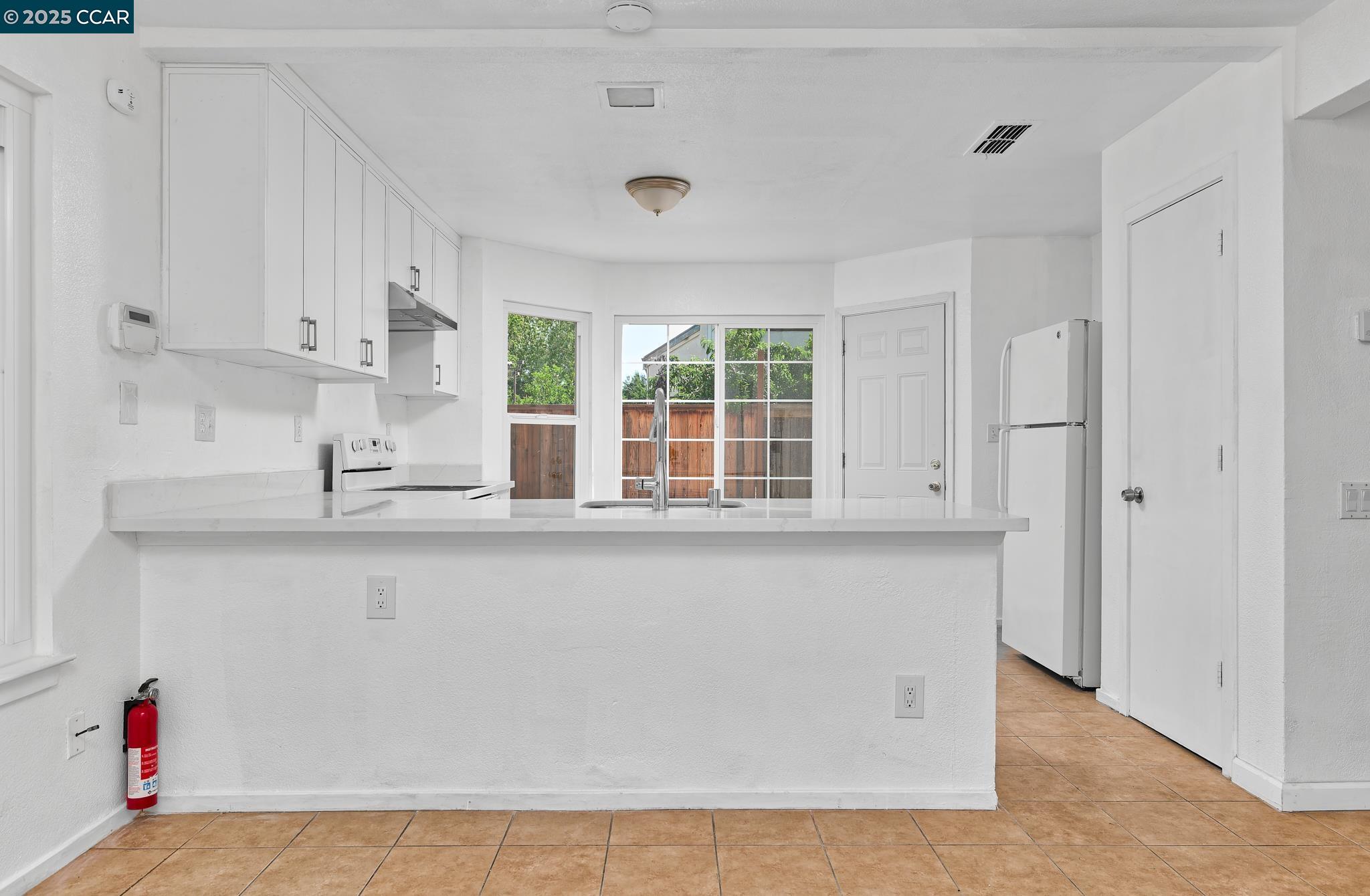 Detail Gallery Image 12 of 25 For 2119 Meadowlark Ln, Oakley,  CA 94561 - 3 Beds | 2/1 Baths