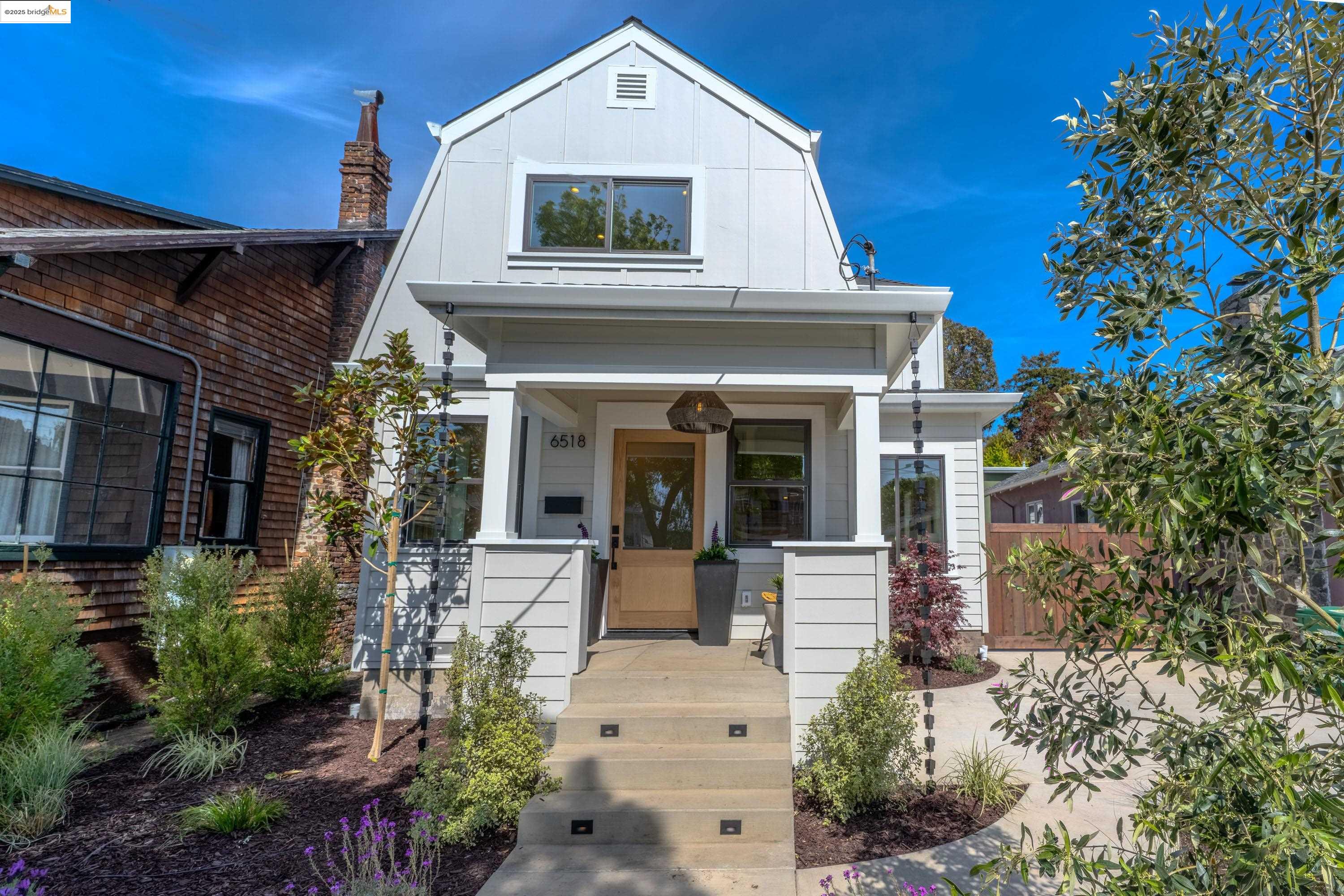 Detail Gallery Image 1 of 1 For 6518 Raymond St, Oakland,  CA 94609 - 5 Beds | 3/1 Baths