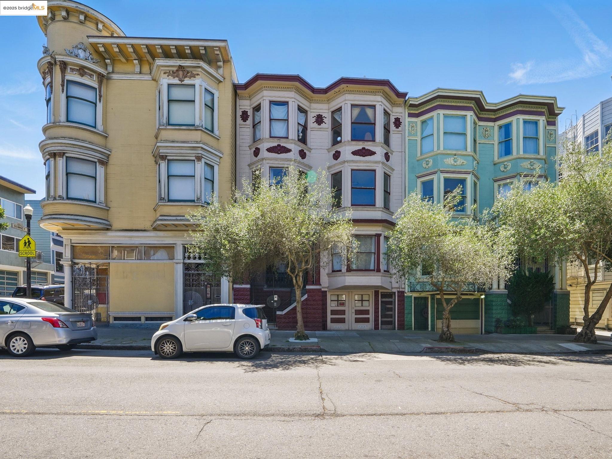 Detail Gallery Image 2 of 28 For 1465 Waller St., San Francisco,  CA 94117 - 3 Beds | 1 Baths