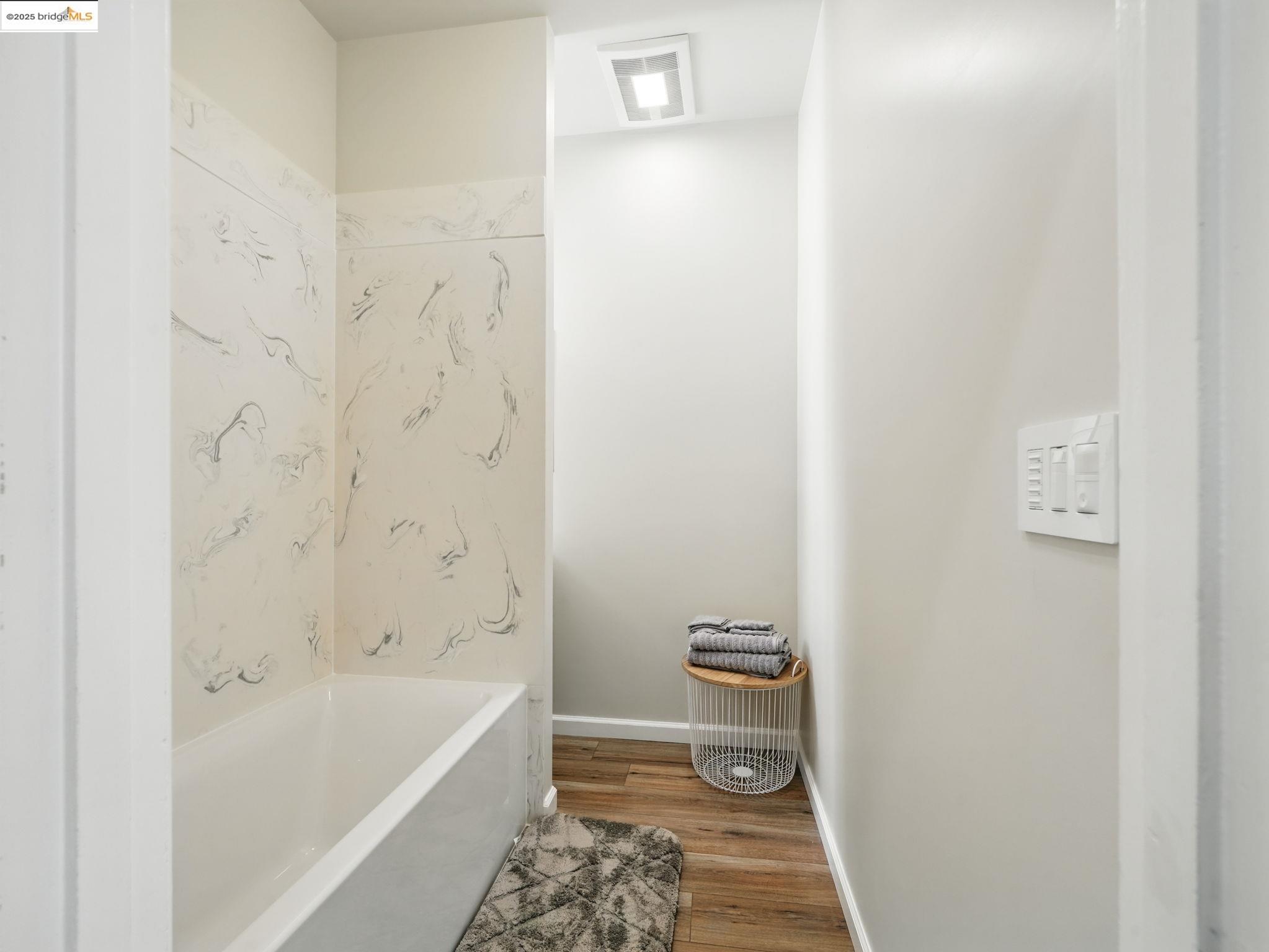 Detail Gallery Image 17 of 28 For 1465 Waller St., San Francisco,  CA 94117 - 3 Beds | 1 Baths