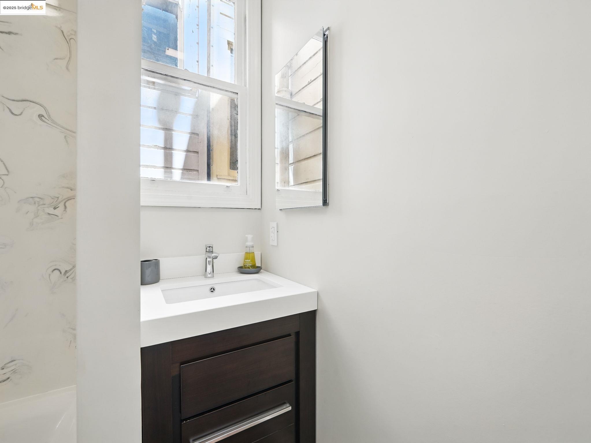 Detail Gallery Image 18 of 28 For 1465 Waller St., San Francisco,  CA 94117 - 3 Beds | 1 Baths