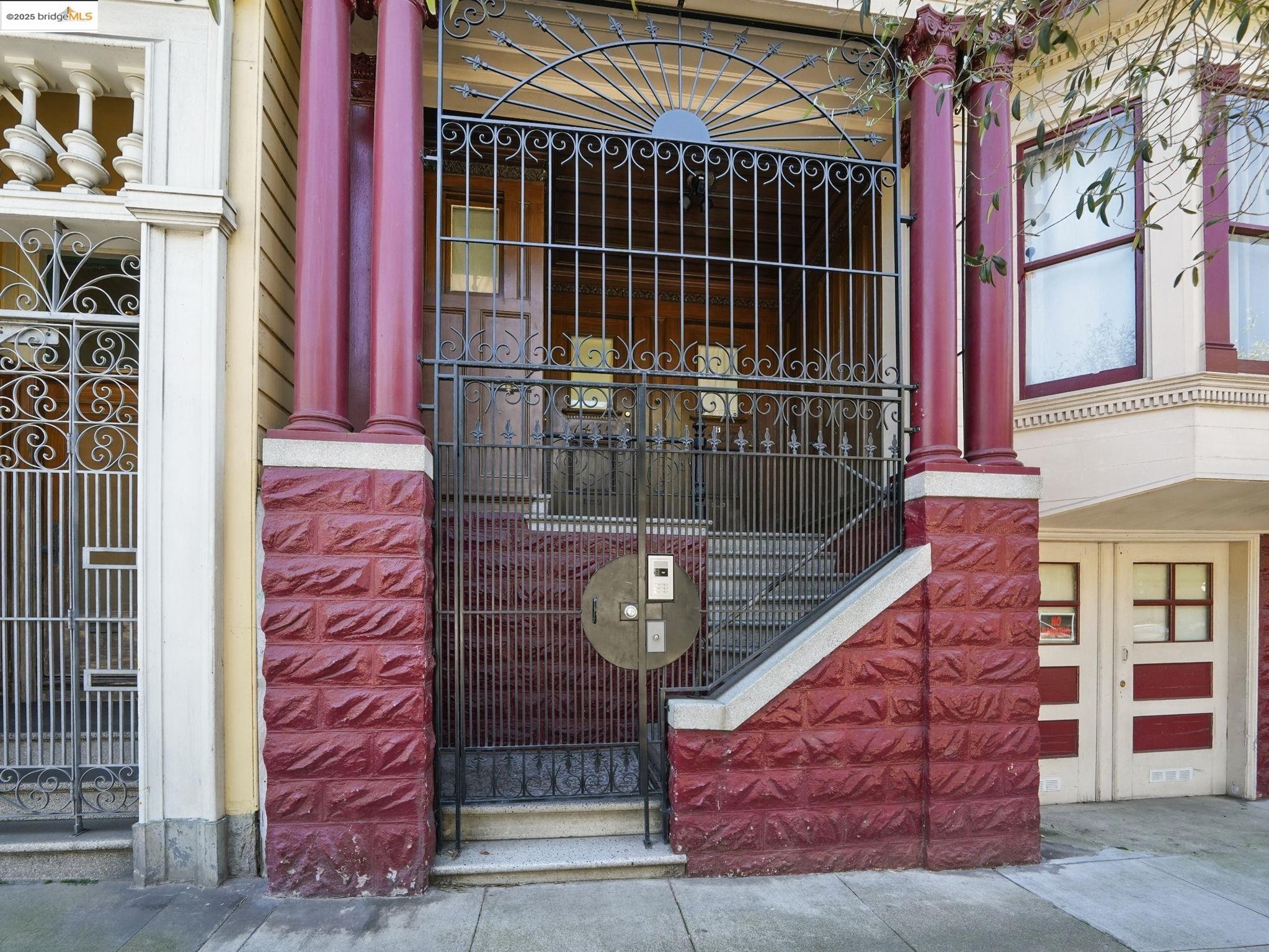 Detail Gallery Image 3 of 28 For 1465 Waller St., San Francisco,  CA 94117 - 3 Beds | 1 Baths