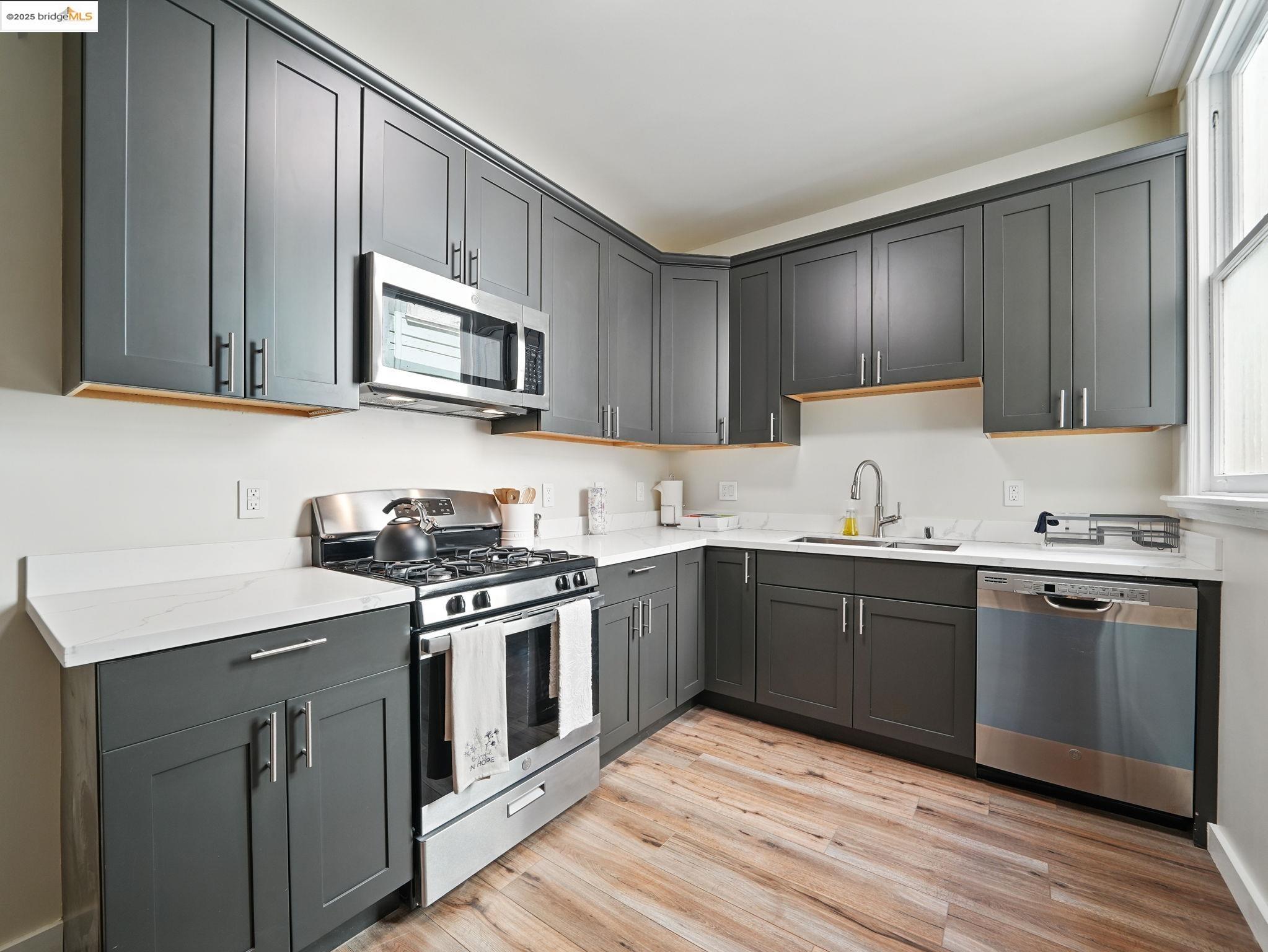Detail Gallery Image 22 of 28 For 1465 Waller St., San Francisco,  CA 94117 - 3 Beds | 1 Baths