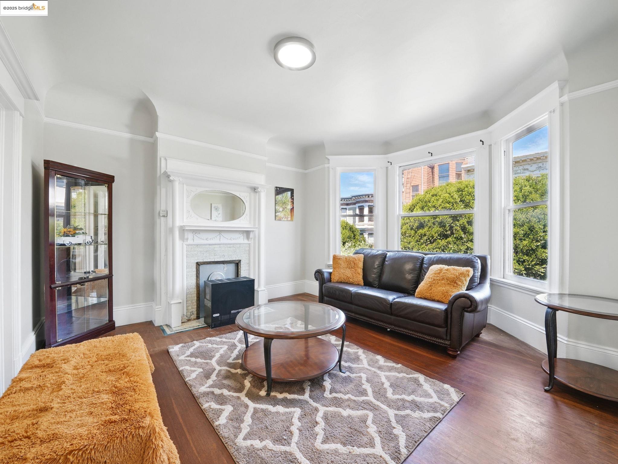 Detail Gallery Image 5 of 28 For 1465 Waller St., San Francisco,  CA 94117 - 3 Beds | 1 Baths