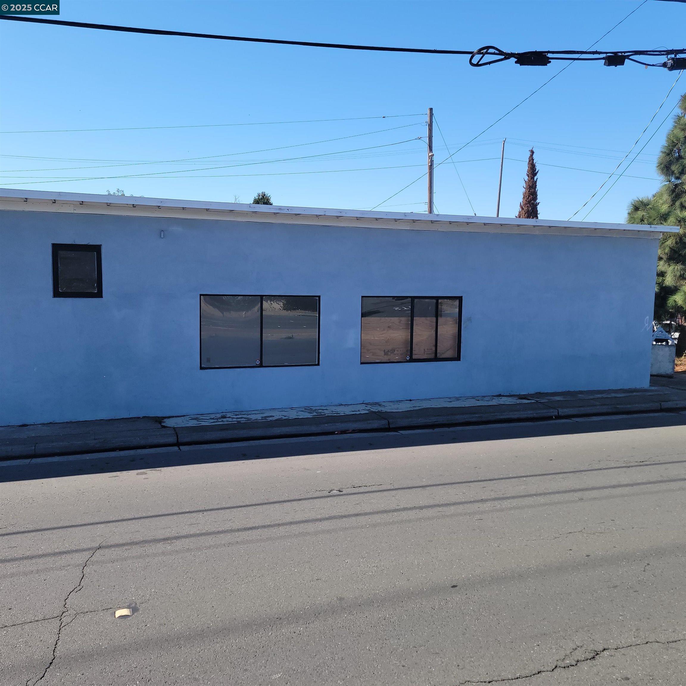 Detail Gallery Image 2 of 15 For 1303 Carlson Boulevard, Richmond,  CA 94804 - – Beds | – Baths