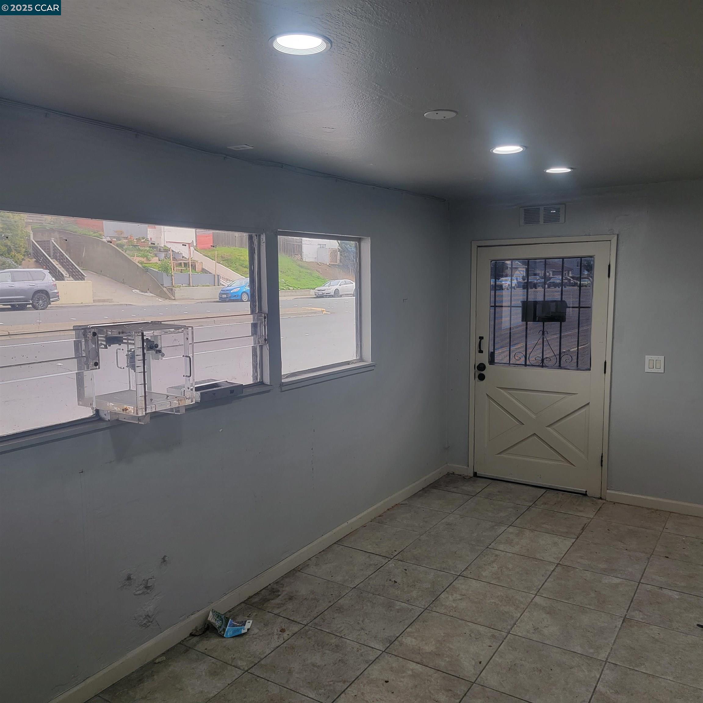 Detail Gallery Image 8 of 15 For 1303 Carlson Boulevard, Richmond,  CA 94804 - – Beds | – Baths