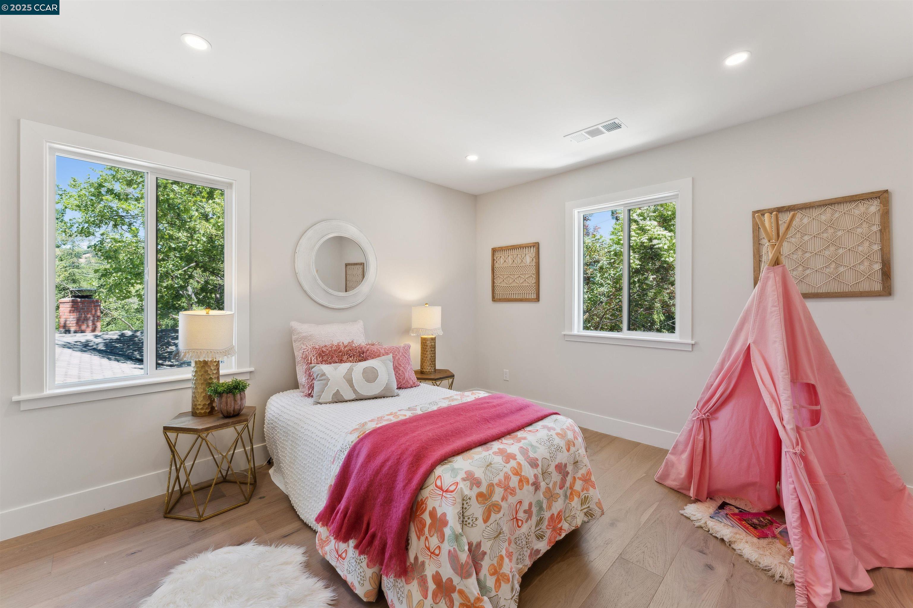 Detail Gallery Image 25 of 33 For 951 Yorkshire Ct, Lafayette,  CA 94549 - 4 Beds | 3 Baths