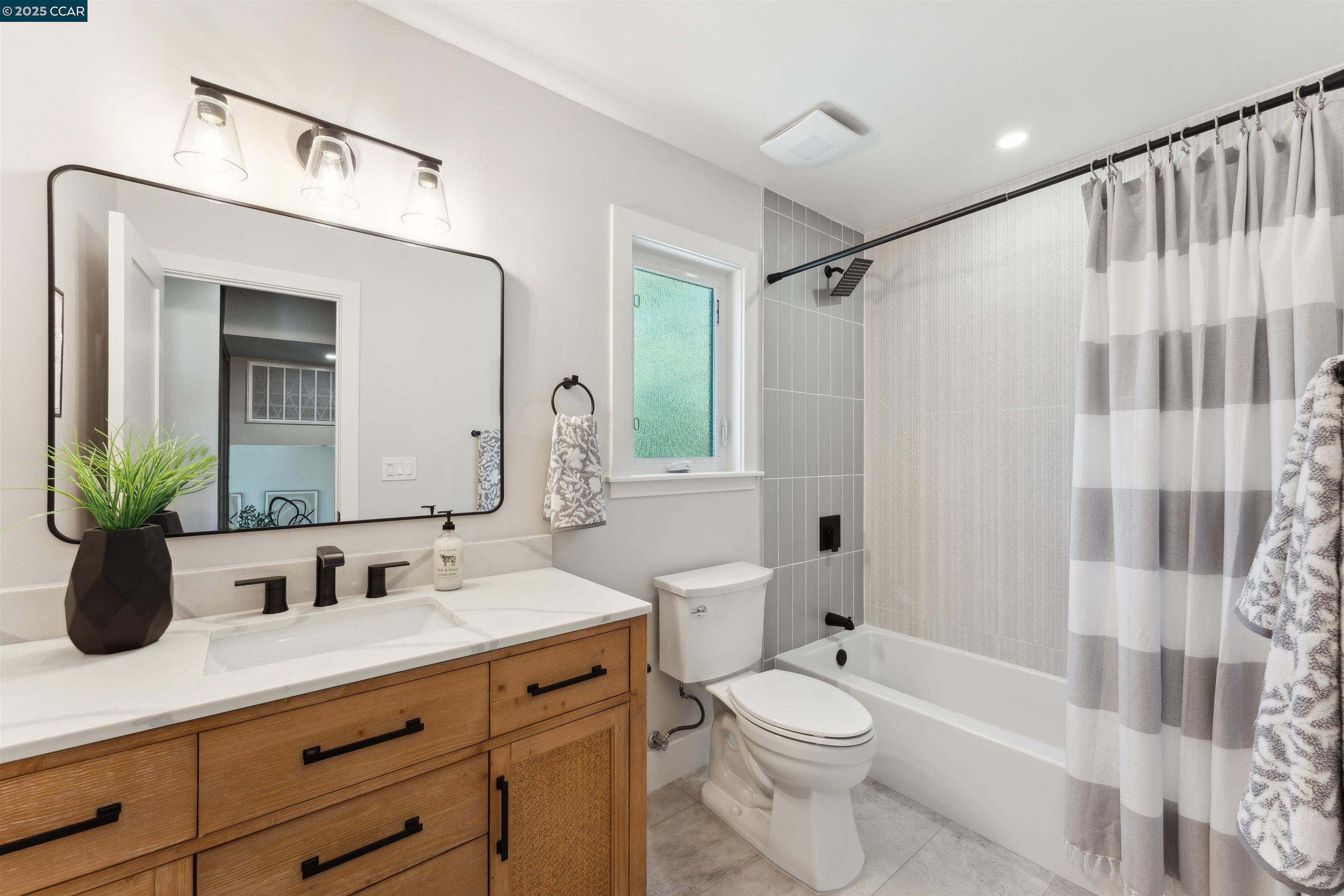 Detail Gallery Image 26 of 33 For 951 Yorkshire Ct, Lafayette,  CA 94549 - 4 Beds | 3 Baths