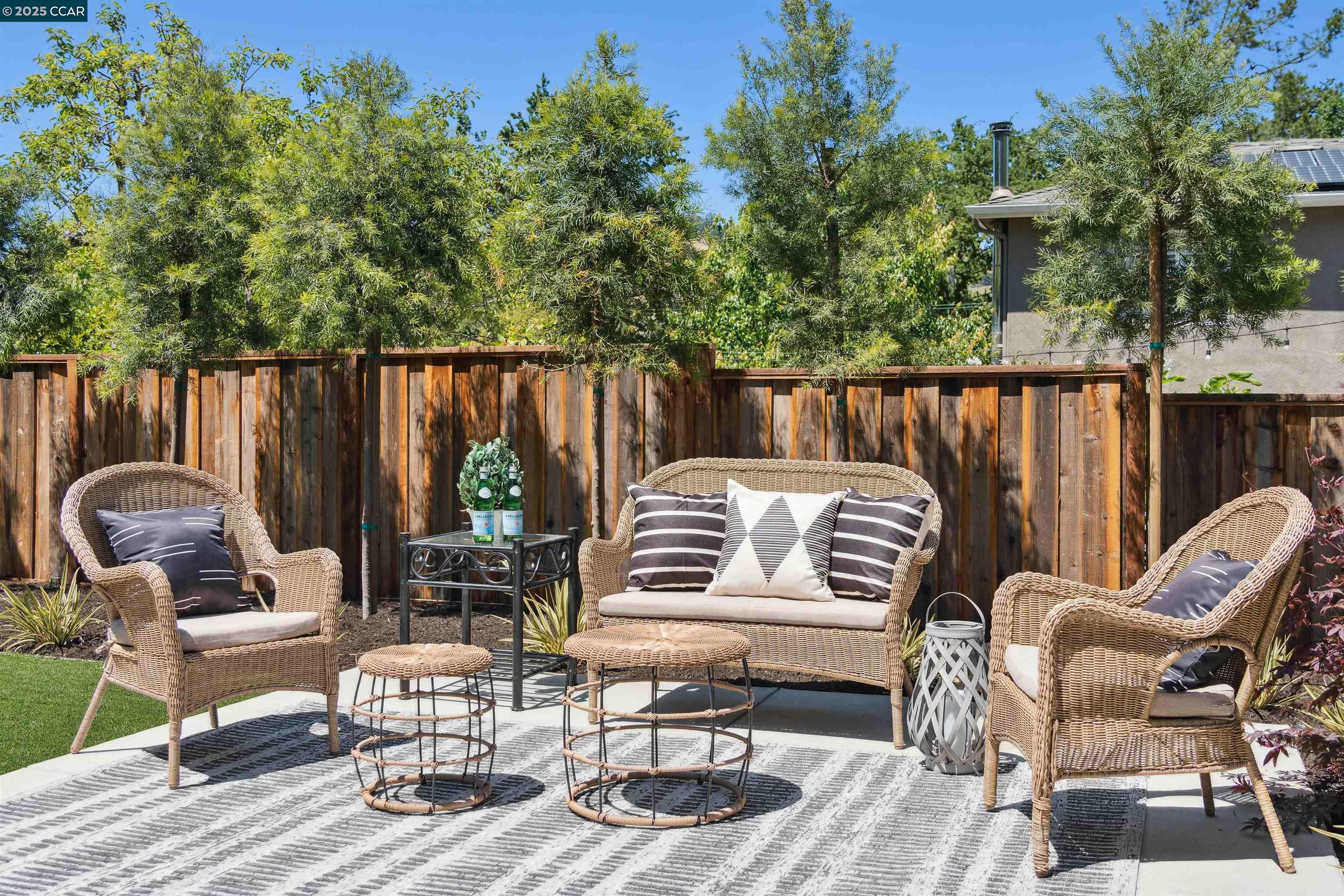 Detail Gallery Image 30 of 33 For 951 Yorkshire Ct, Lafayette,  CA 94549 - 4 Beds | 3 Baths