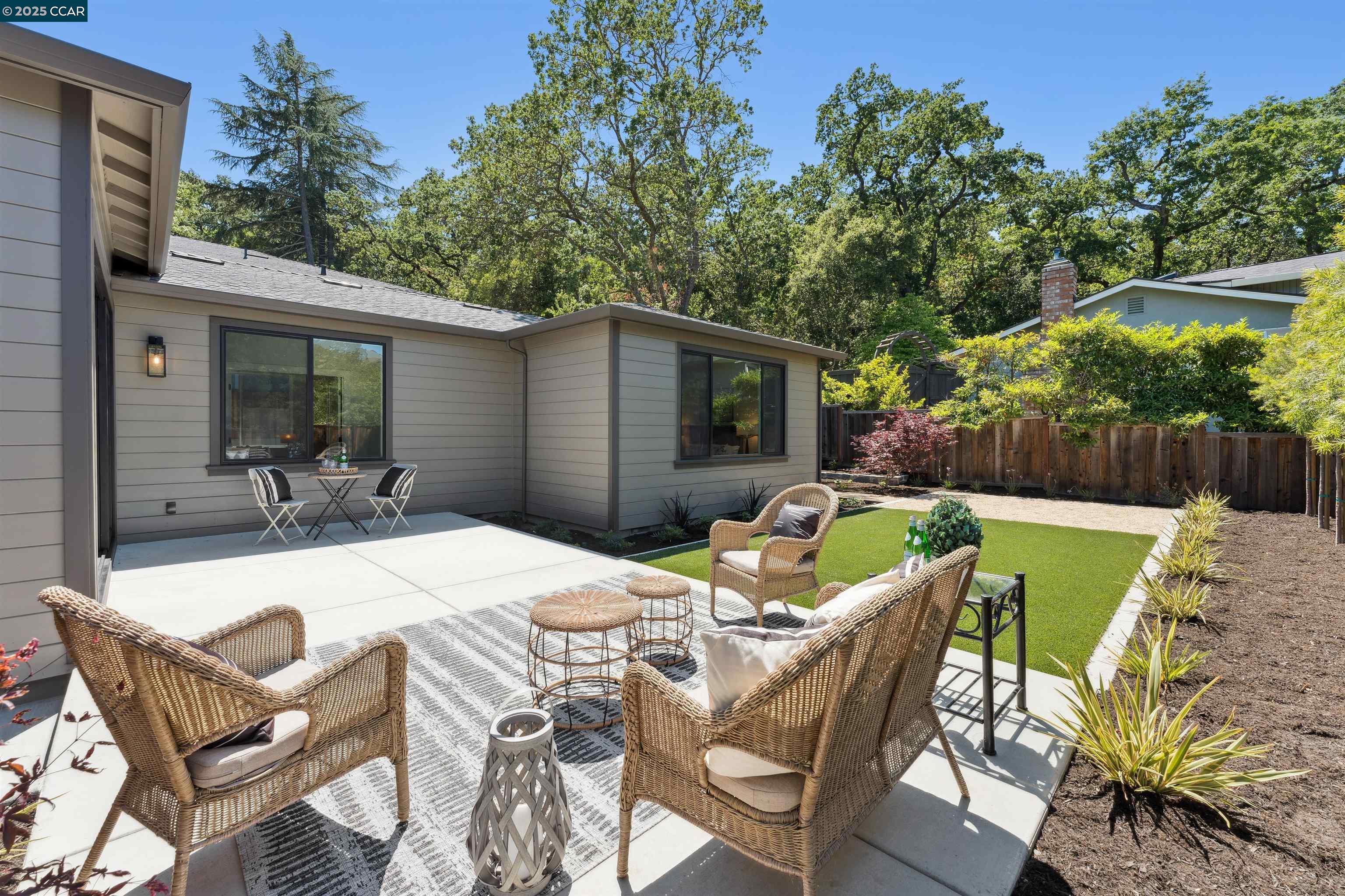 Detail Gallery Image 33 of 33 For 951 Yorkshire Ct, Lafayette,  CA 94549 - 4 Beds | 3 Baths