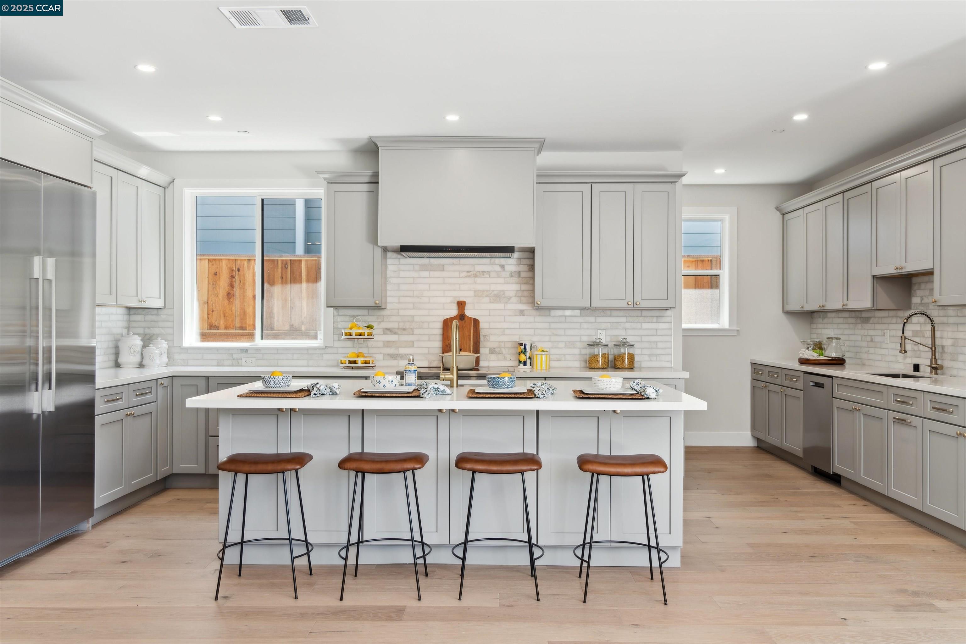 Detail Gallery Image 5 of 33 For 951 Yorkshire Ct, Lafayette,  CA 94549 - 4 Beds | 3 Baths