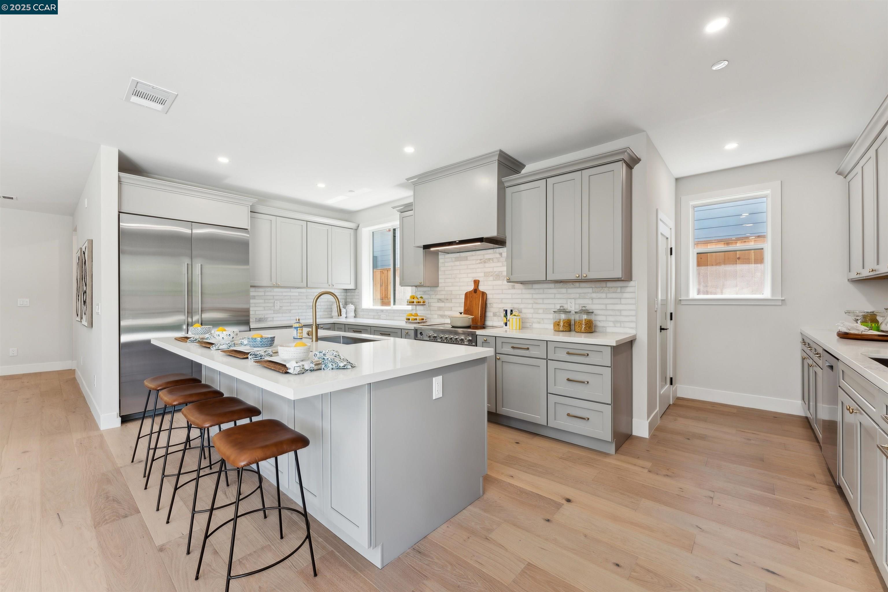 Detail Gallery Image 6 of 33 For 951 Yorkshire Ct, Lafayette,  CA 94549 - 4 Beds | 3 Baths