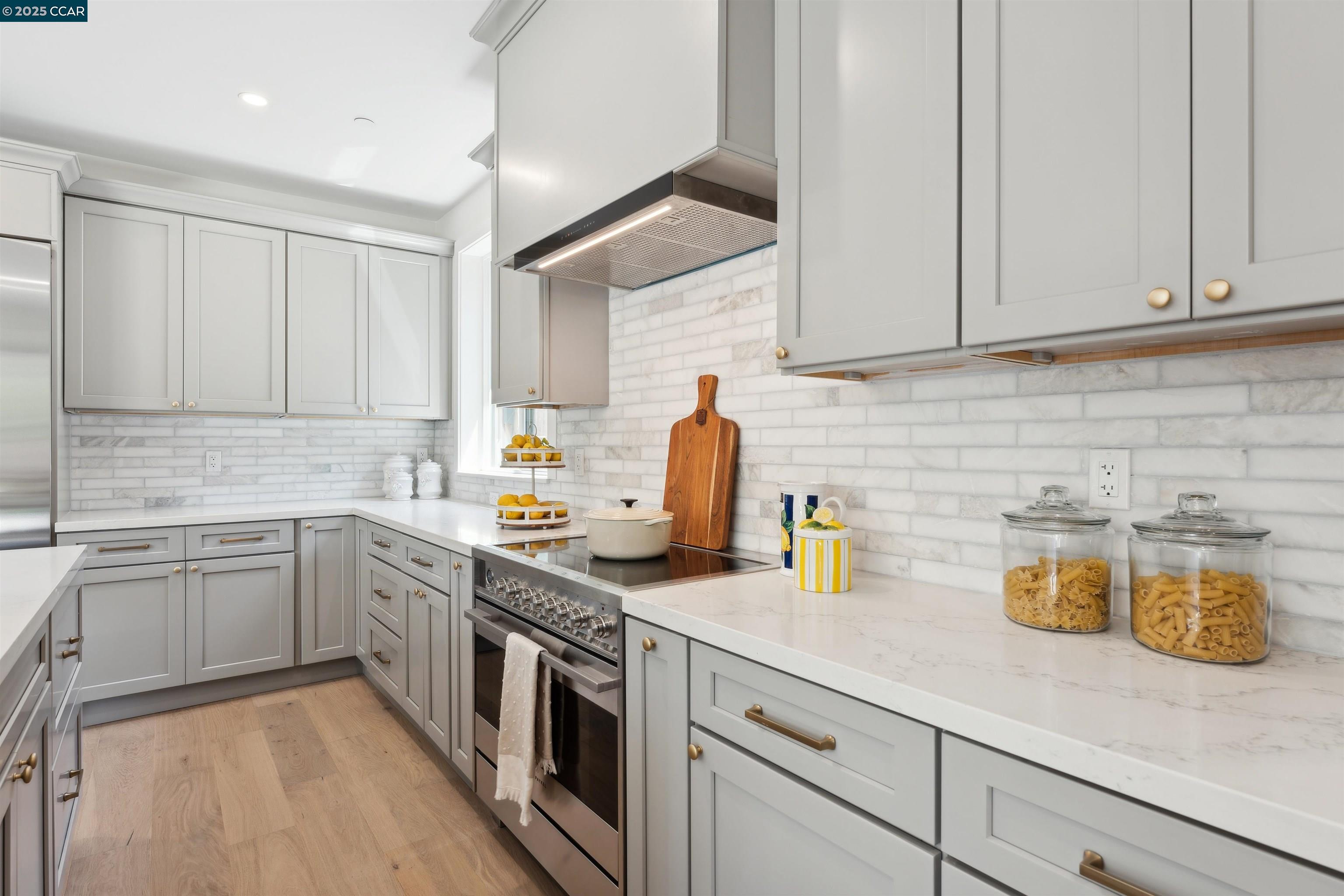 Detail Gallery Image 7 of 33 For 951 Yorkshire Ct, Lafayette,  CA 94549 - 4 Beds | 3 Baths