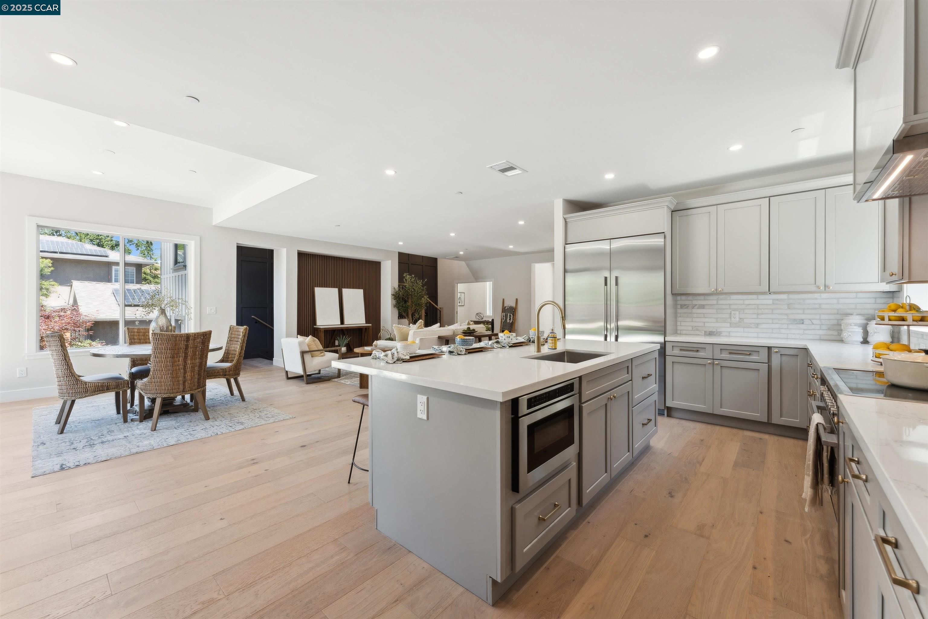 Detail Gallery Image 9 of 33 For 951 Yorkshire Ct, Lafayette,  CA 94549 - 4 Beds | 3 Baths