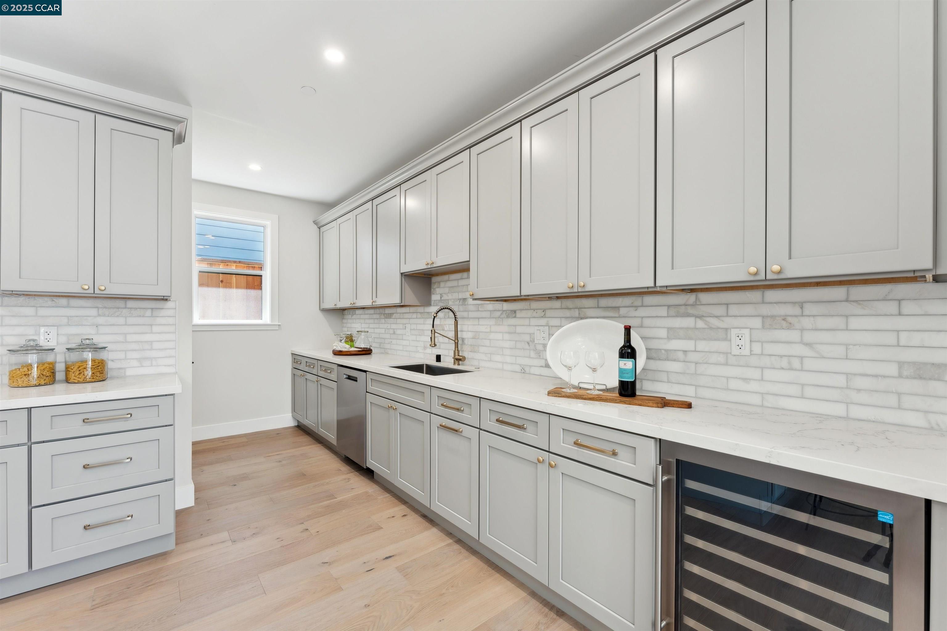 Detail Gallery Image 10 of 33 For 951 Yorkshire Ct, Lafayette,  CA 94549 - 4 Beds | 3 Baths