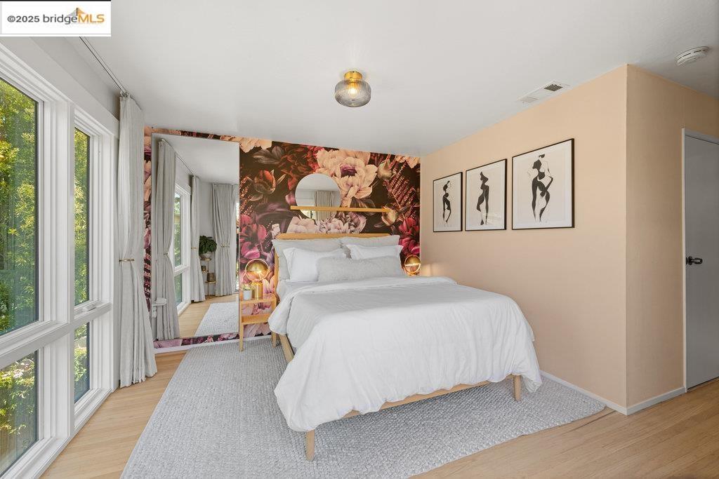Detail Gallery Image 11 of 40 For 978 44th St, Oakland,  CA 94608 - 4 Beds | 3 Baths