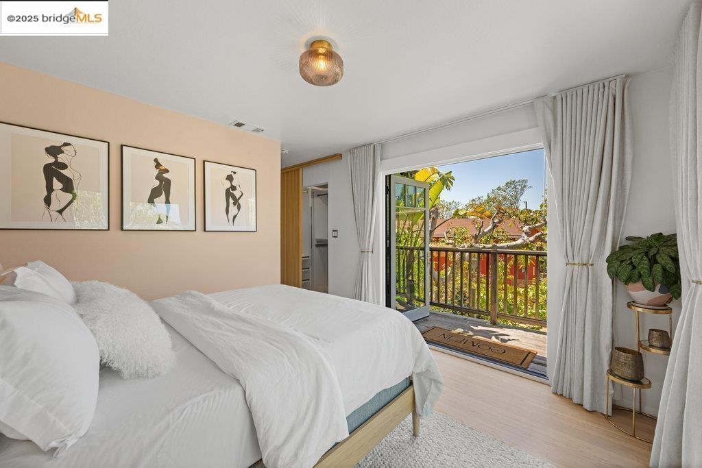 Detail Gallery Image 12 of 40 For 978 44th St, Oakland,  CA 94608 - 4 Beds | 3 Baths
