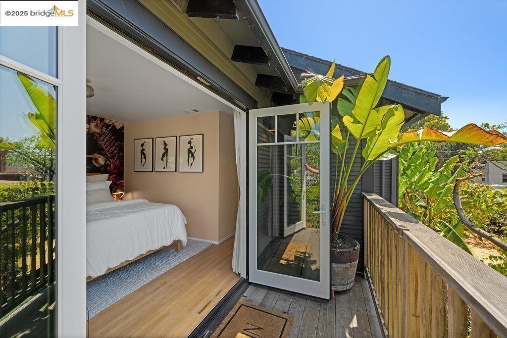 Detail Gallery Image 15 of 40 For 978 44th St, Oakland,  CA 94608 - 4 Beds | 3 Baths