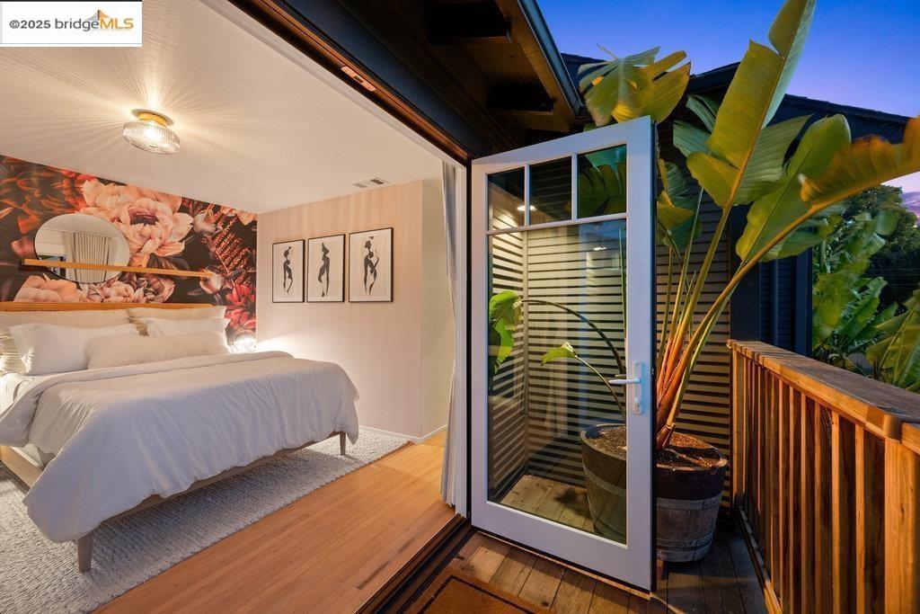 Detail Gallery Image 16 of 40 For 978 44th St, Oakland,  CA 94608 - 4 Beds | 3 Baths