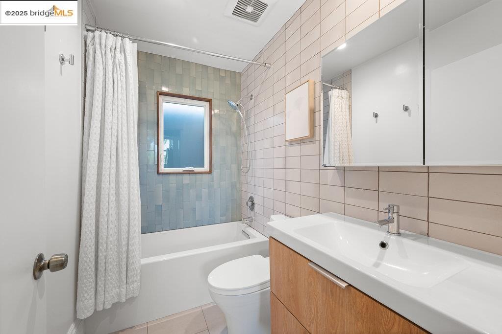 Detail Gallery Image 20 of 40 For 978 44th St, Oakland,  CA 94608 - 4 Beds | 3 Baths