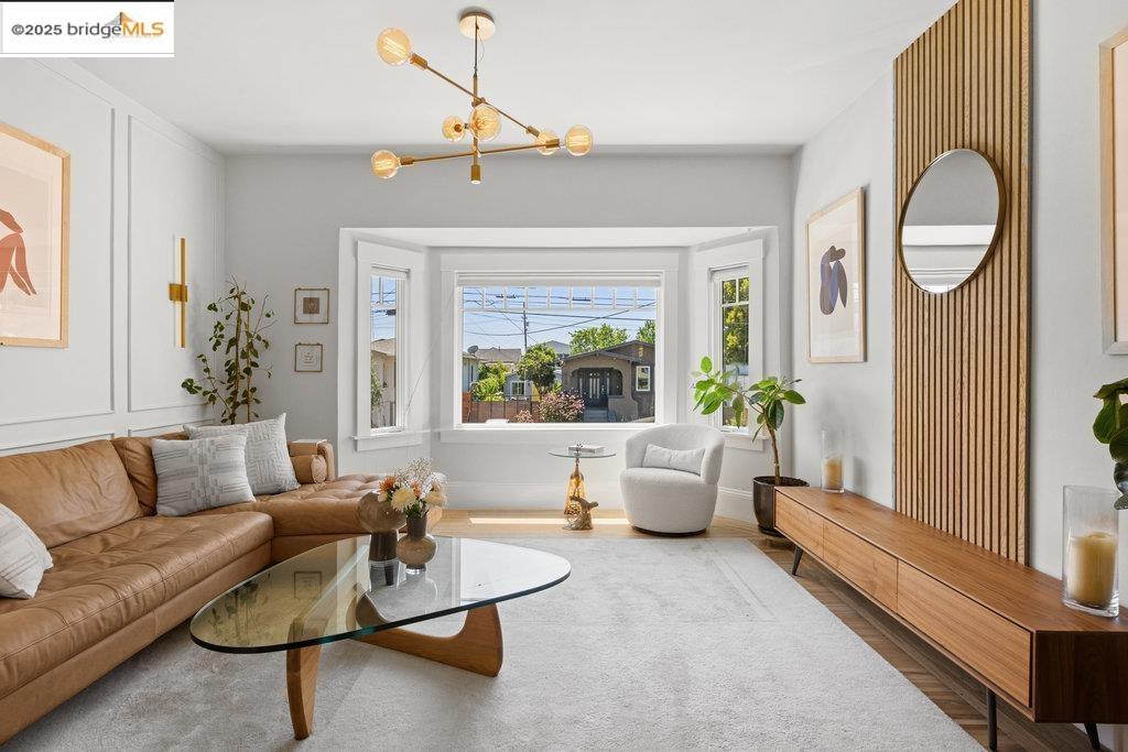 Detail Gallery Image 3 of 40 For 978 44th St, Oakland,  CA 94608 - 4 Beds | 3 Baths