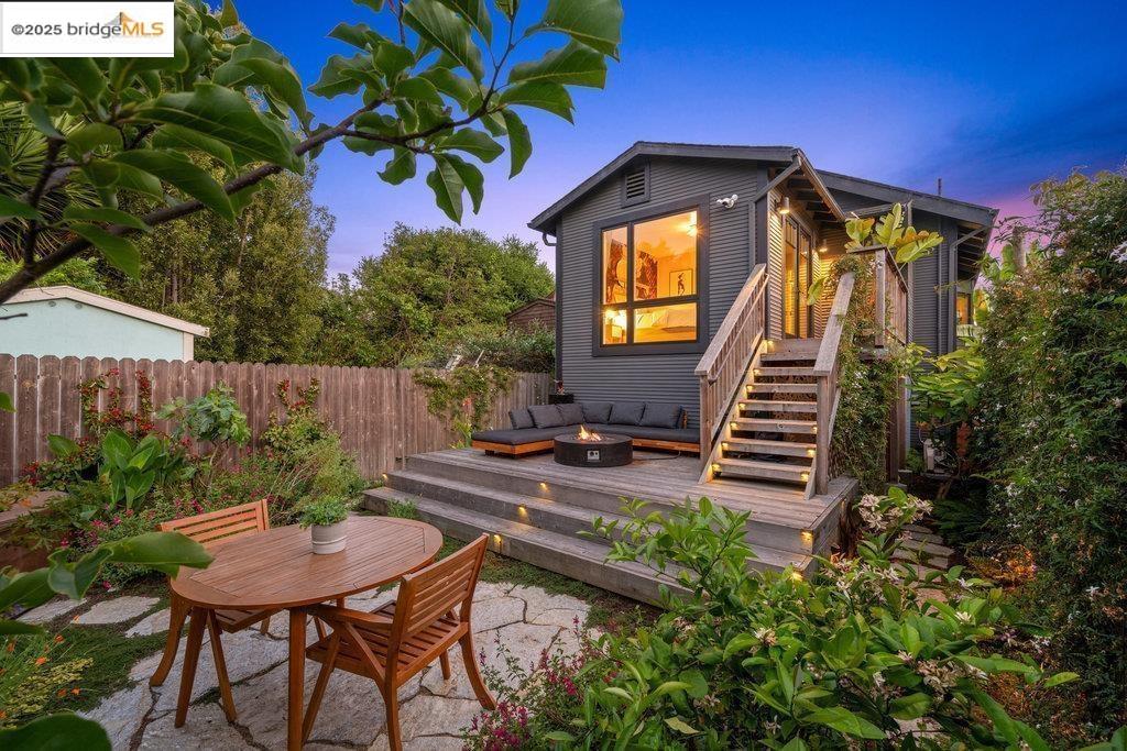 Detail Gallery Image 22 of 40 For 978 44th St, Oakland,  CA 94608 - 4 Beds | 3 Baths