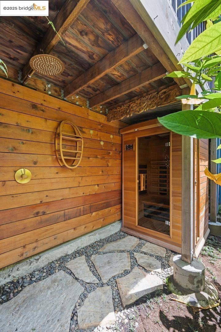 Detail Gallery Image 23 of 40 For 978 44th St, Oakland,  CA 94608 - 4 Beds | 3 Baths
