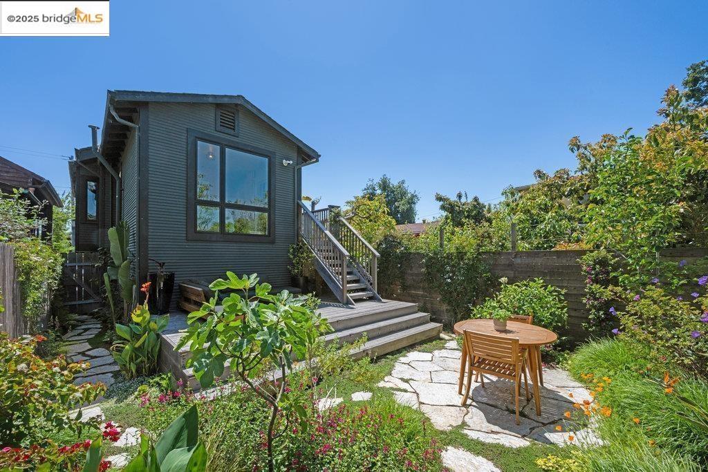 Detail Gallery Image 24 of 40 For 978 44th St, Oakland,  CA 94608 - 4 Beds | 3 Baths