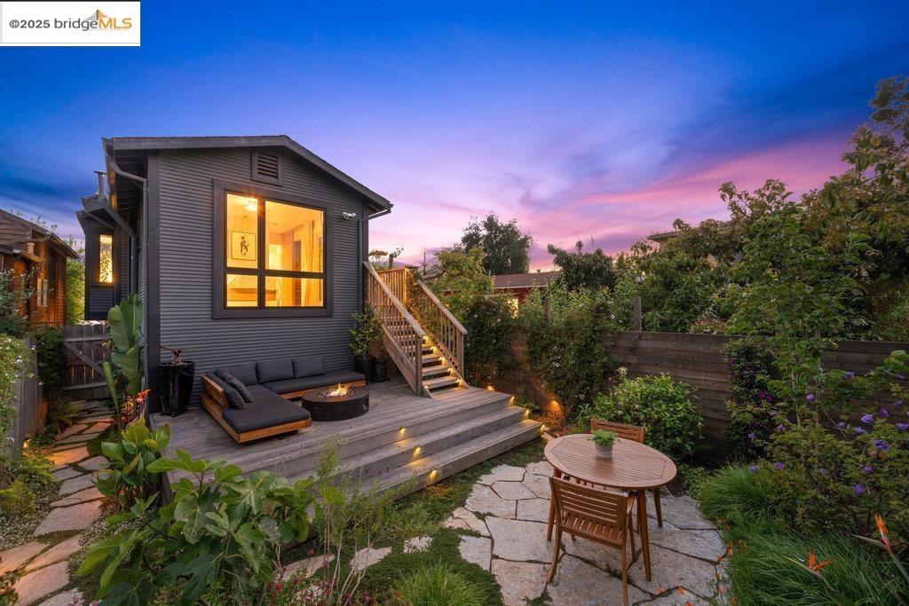 Detail Gallery Image 25 of 40 For 978 44th St, Oakland,  CA 94608 - 4 Beds | 3 Baths