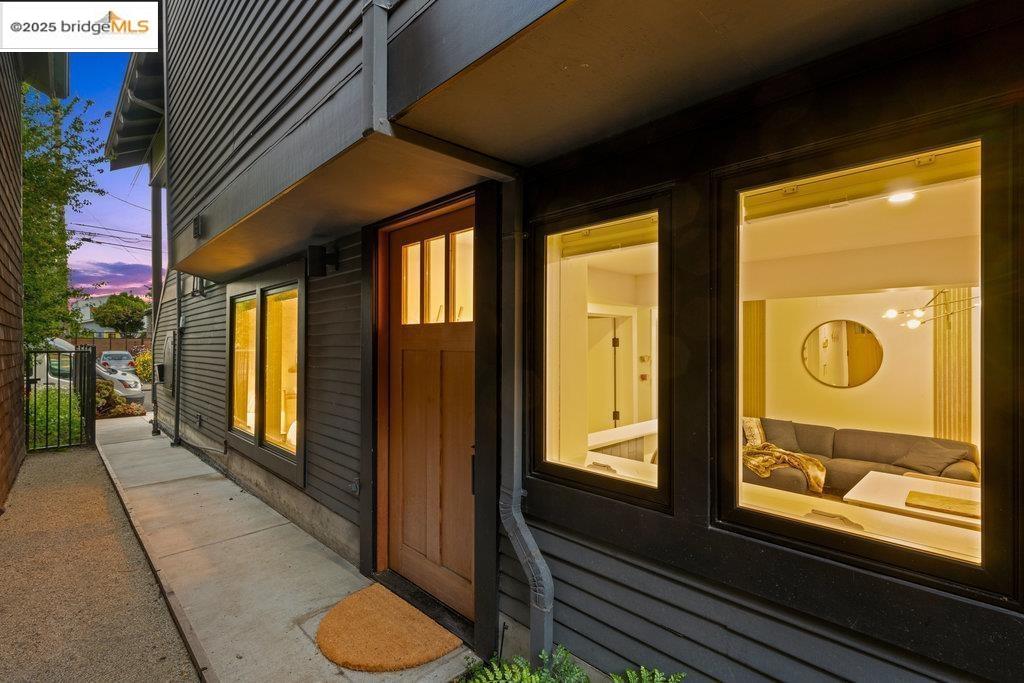 Detail Gallery Image 26 of 40 For 978 44th St, Oakland,  CA 94608 - 4 Beds | 3 Baths