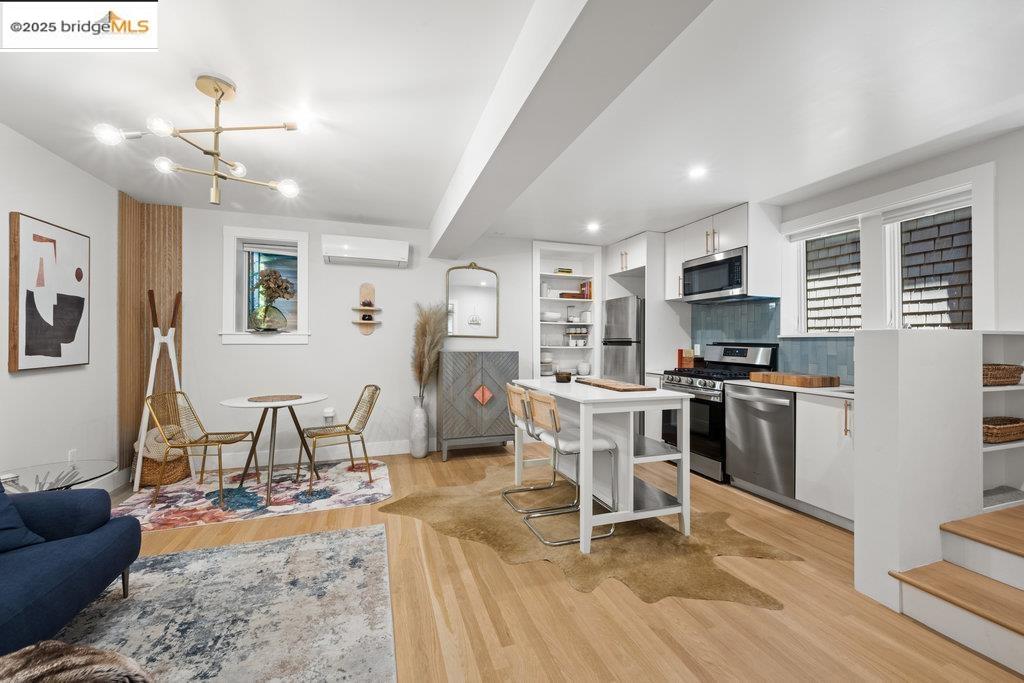 Detail Gallery Image 27 of 40 For 978 44th St, Oakland,  CA 94608 - 4 Beds | 3 Baths