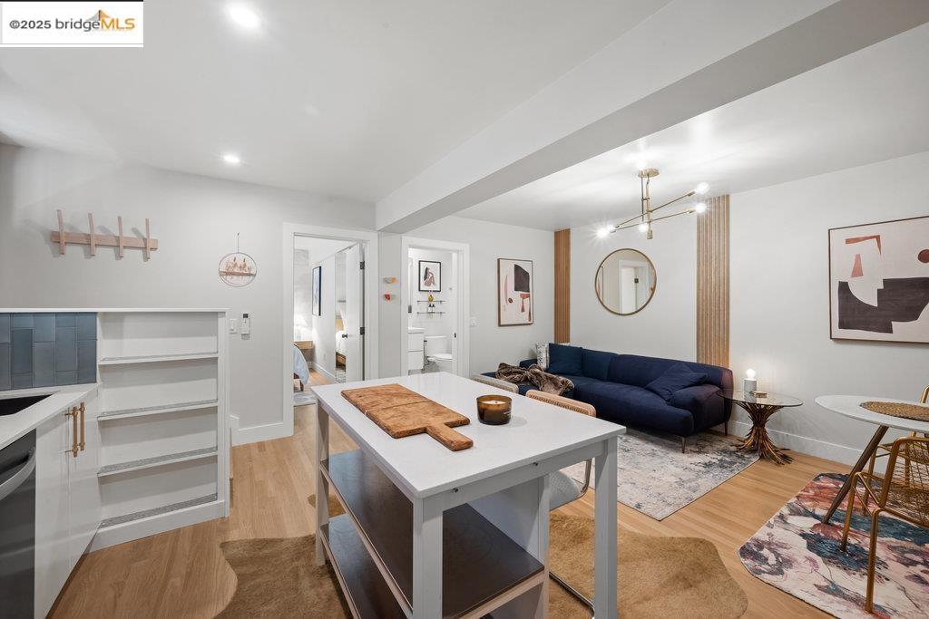 Detail Gallery Image 28 of 40 For 978 44th St, Oakland,  CA 94608 - 4 Beds | 3 Baths