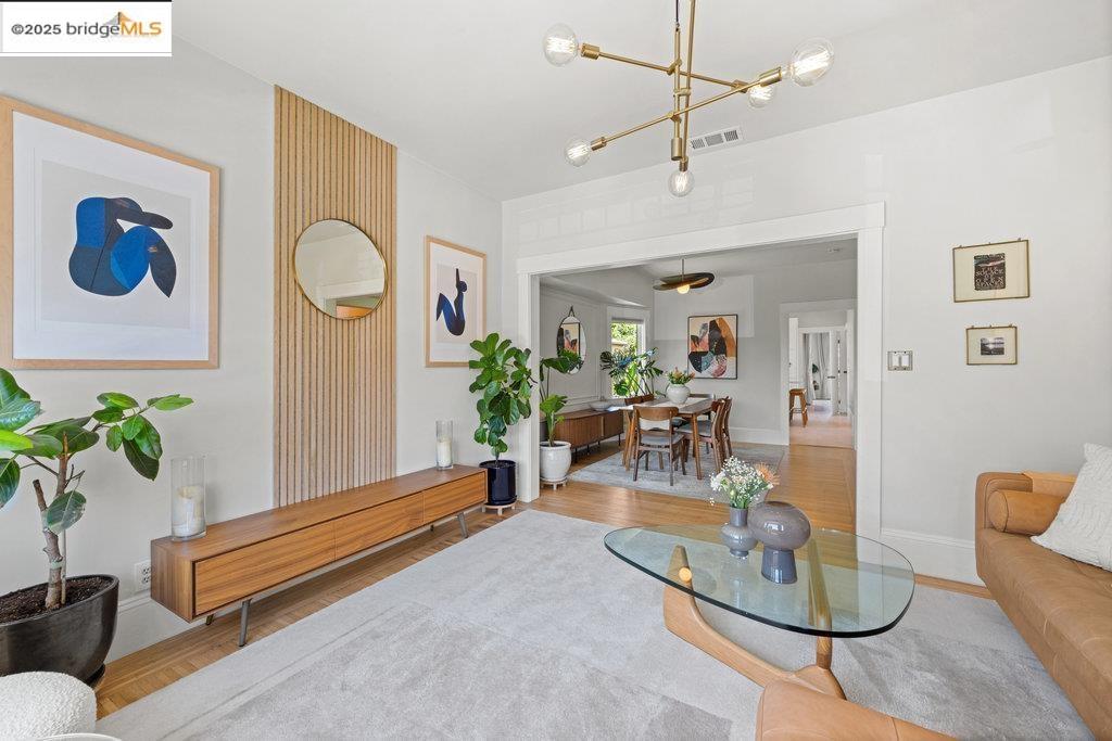 Detail Gallery Image 6 of 40 For 978 44th St, Oakland,  CA 94608 - 4 Beds | 3 Baths