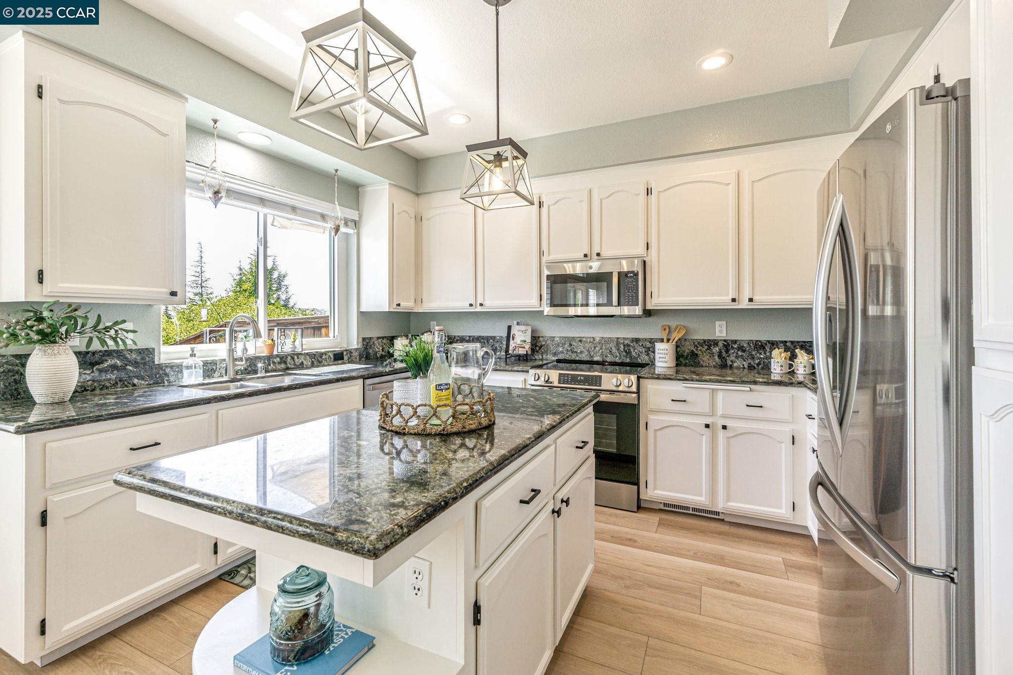 Detail Gallery Image 16 of 49 For 921 Arrowhead Ter, Clayton,  CA 94517 - 3 Beds | 2/1 Baths