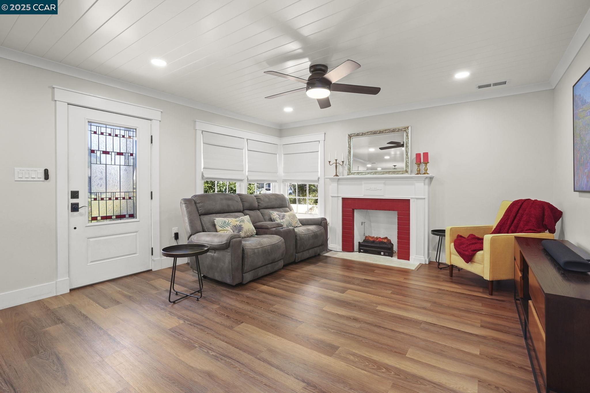 Detail Gallery Image 24 of 41 For 2459 Hickory Dr., Concord,  CA 94520-1729 - 3 Beds | 1/1 Baths