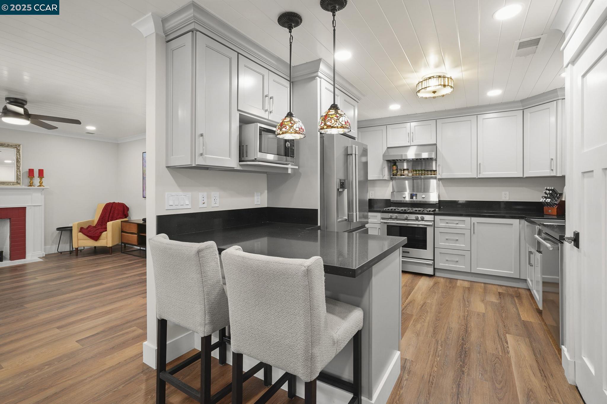 Detail Gallery Image 30 of 41 For 2459 Hickory Dr., Concord,  CA 94520-1729 - 3 Beds | 1/1 Baths