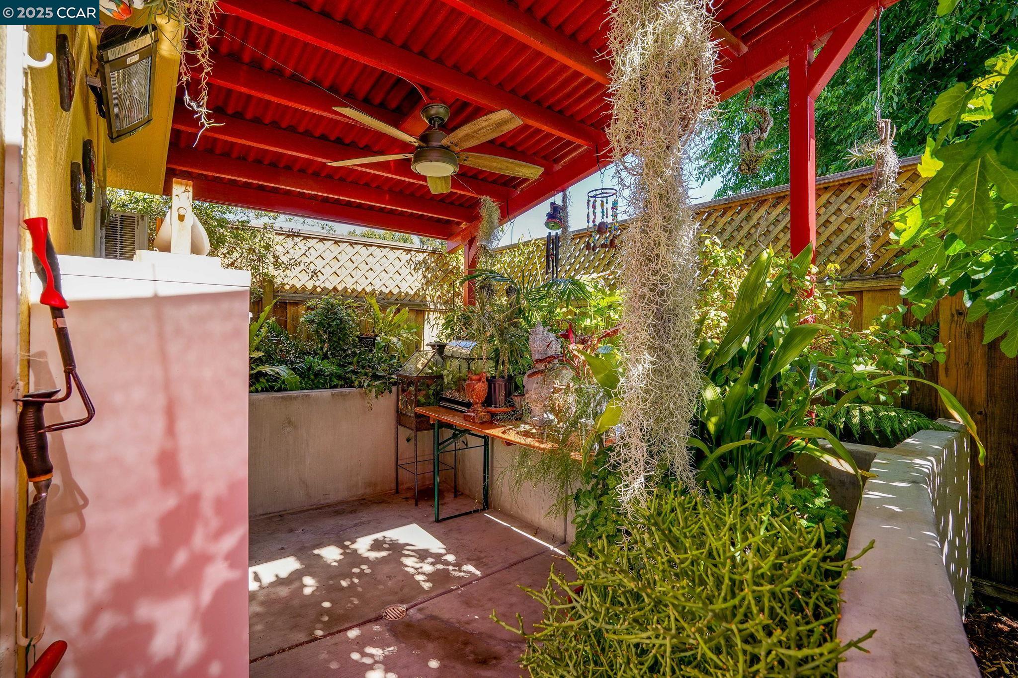 Detail Gallery Image 4 of 41 For 2459 Hickory Dr., Concord,  CA 94520-1729 - 3 Beds | 1/1 Baths